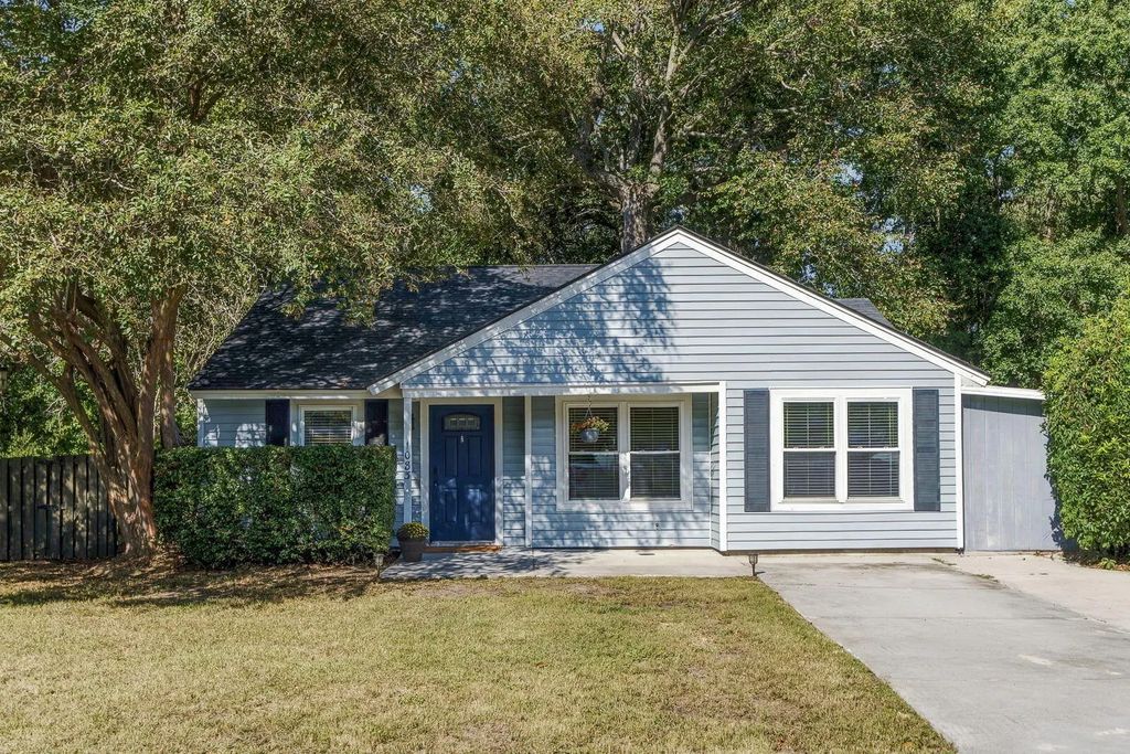 1083 Oakcrest Drive, Charleston