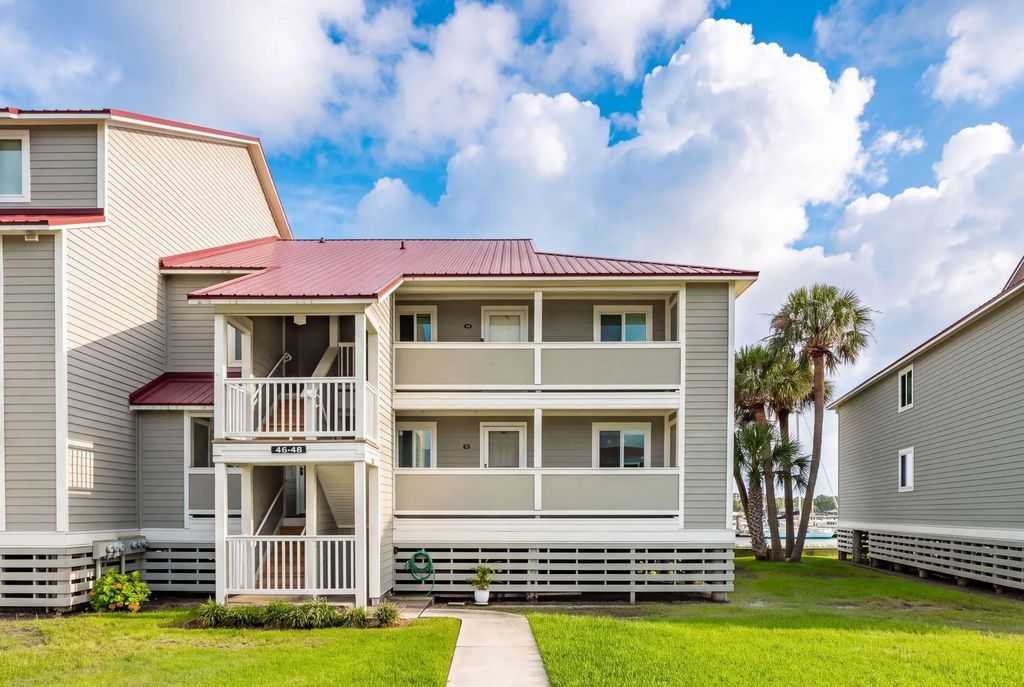 47 W Mariners Cay Drive, Folly Beach
