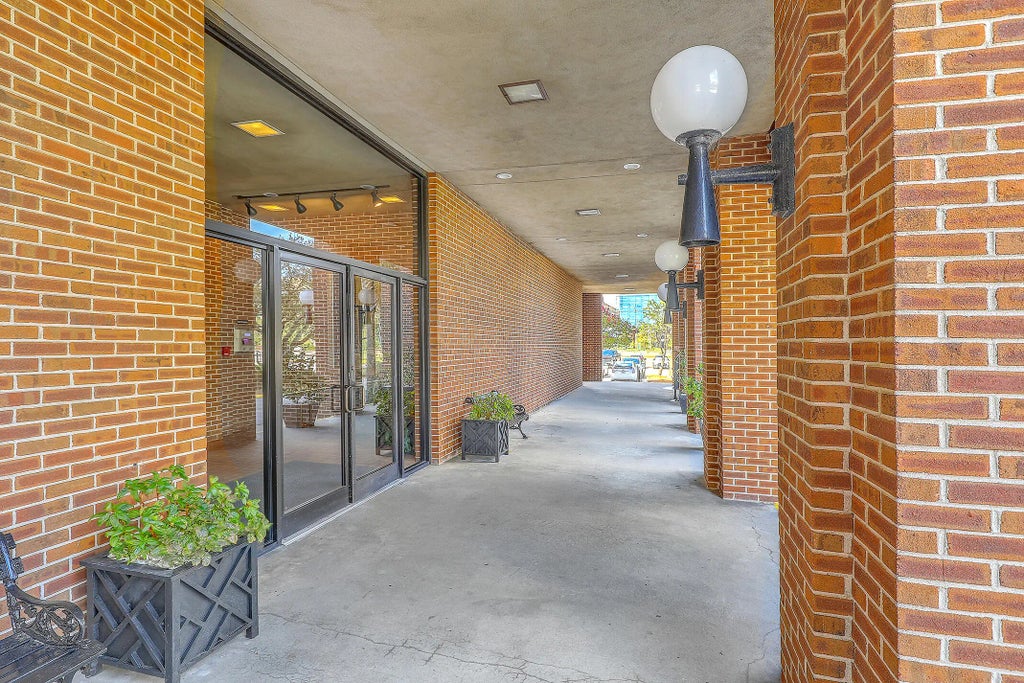 14 Lockwood Drive 7abg, Charleston