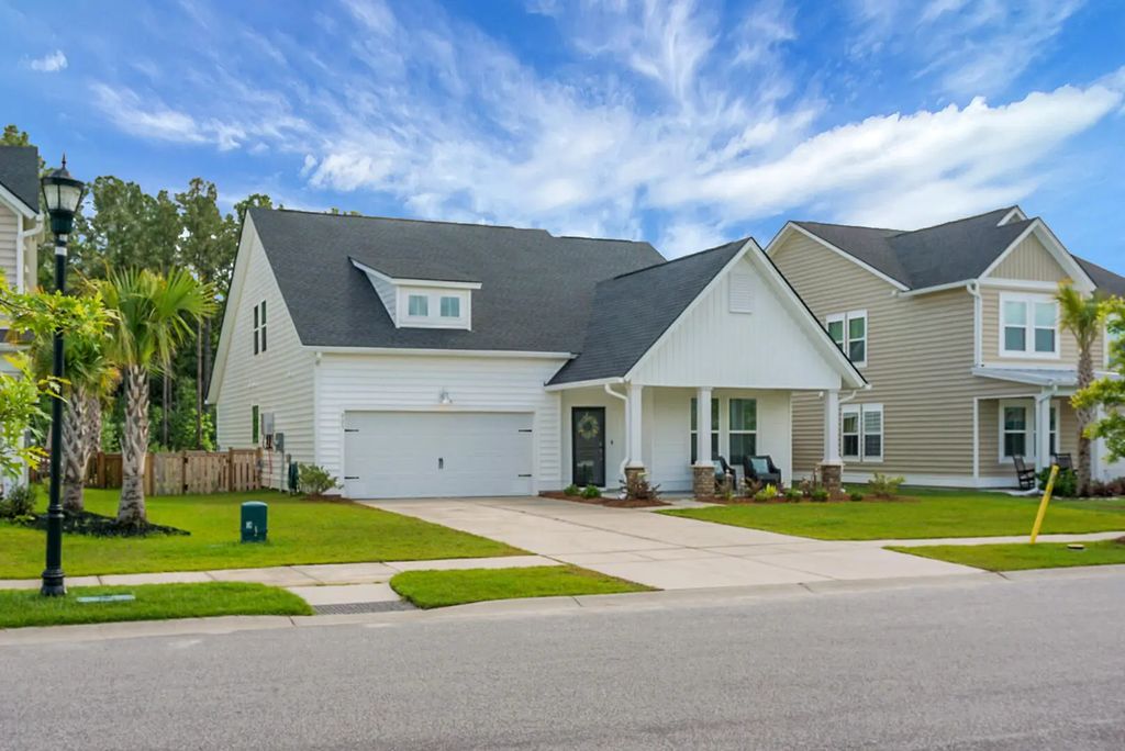 995 Arrowwood Way, Summerville