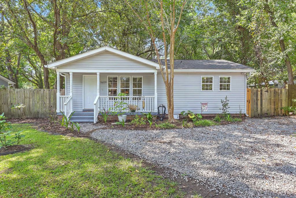 1609 Pineview Road, Charleston