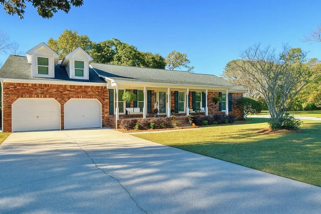 2 Skyeman Drive, Charleston