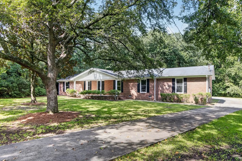 1070 Pine Street, Hanahan
