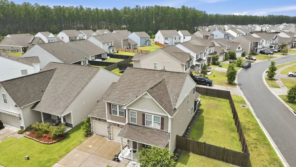 418 Fox Sparrow Court, Summerville