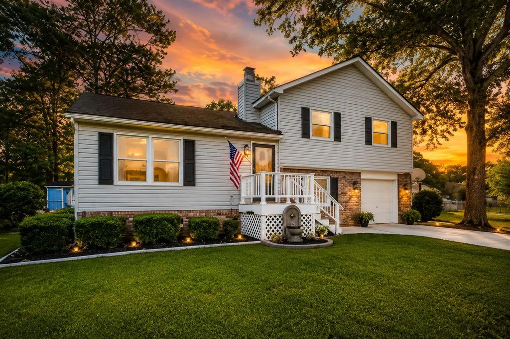 101 Ewell Court, Summerville