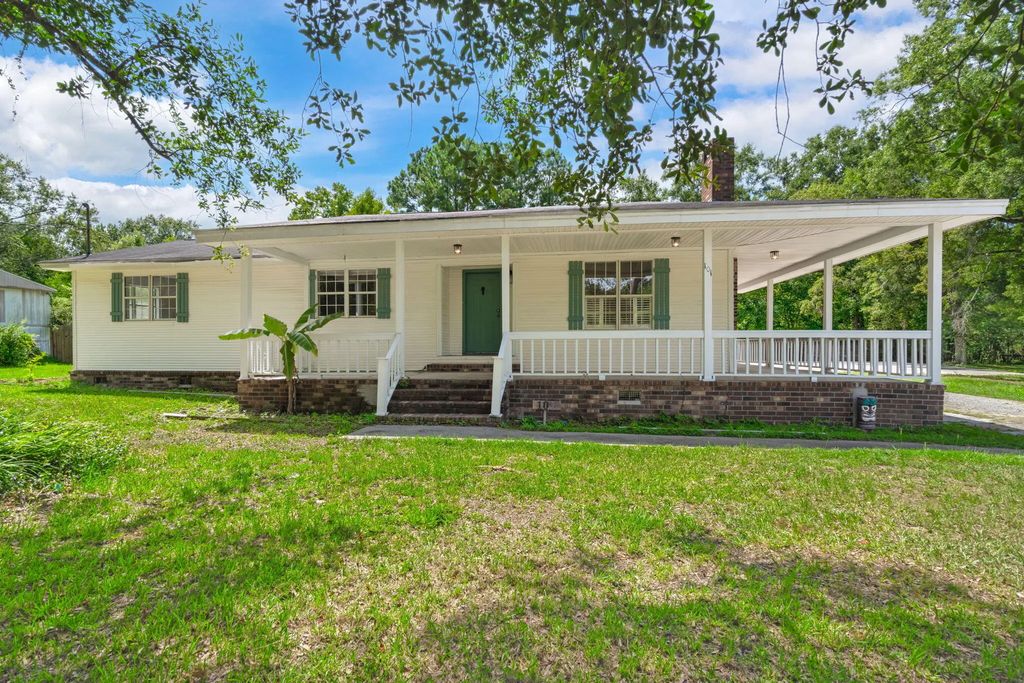 101 Lake Drive, Summerville