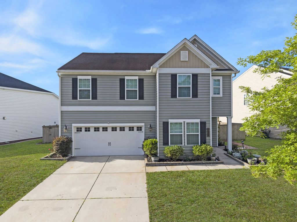 490 Whispering Breeze Lane, Summerville