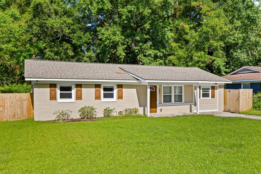 305 Elliott Drive, Ladson