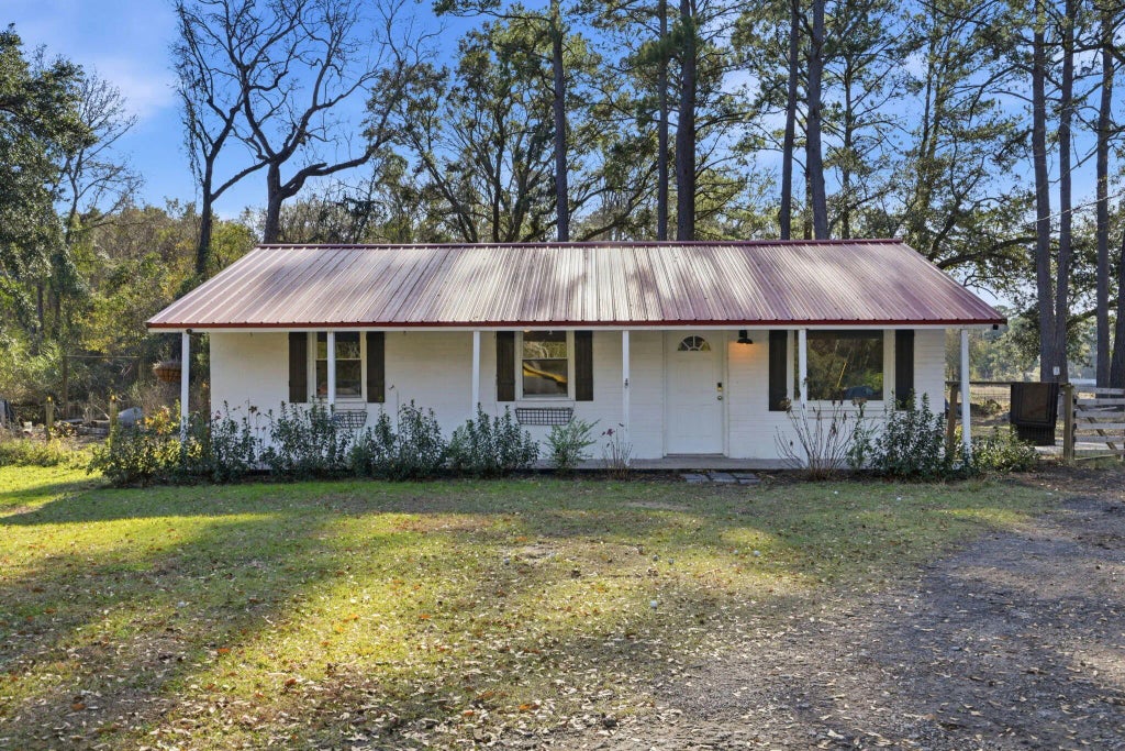 1733 Etheridge Road, Wadmalaw Island