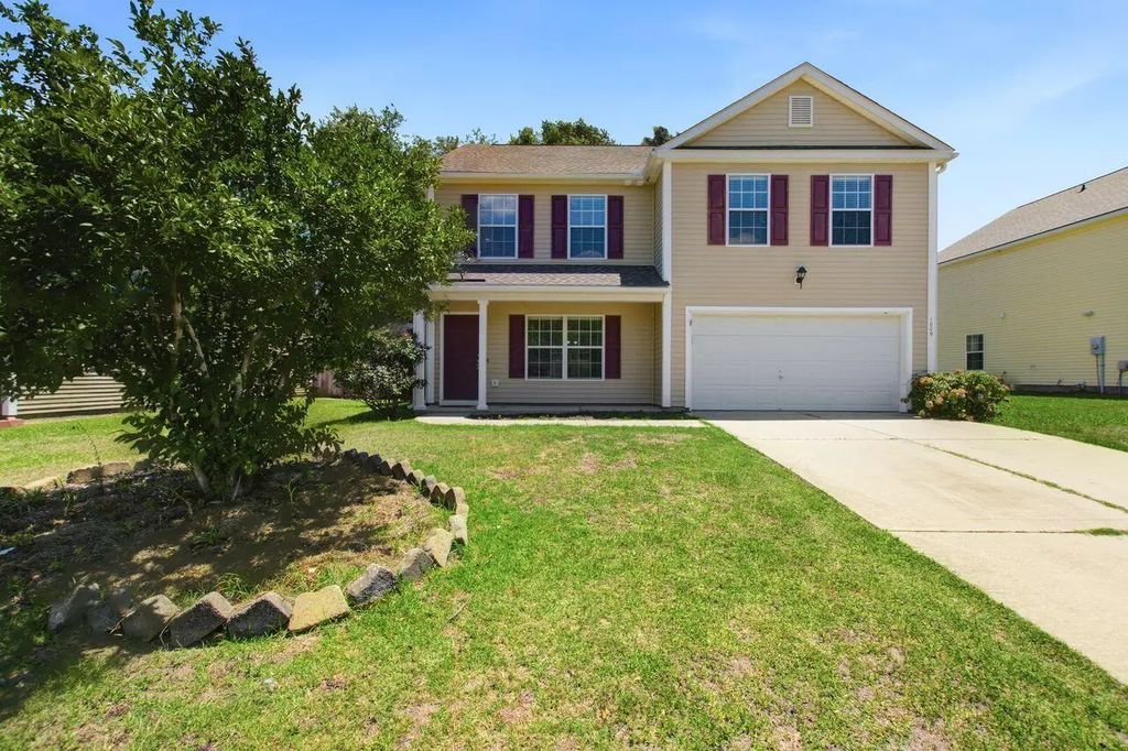 1009 Golden Aspen Drive, Moncks Corner