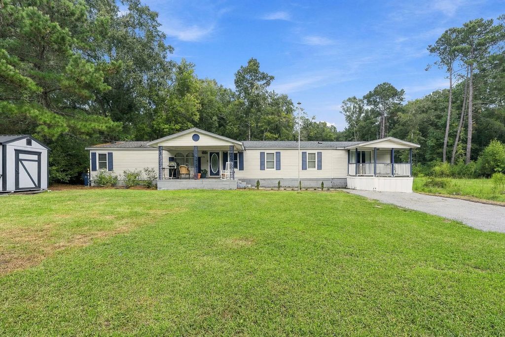 6156 Brown Way, Ravenel