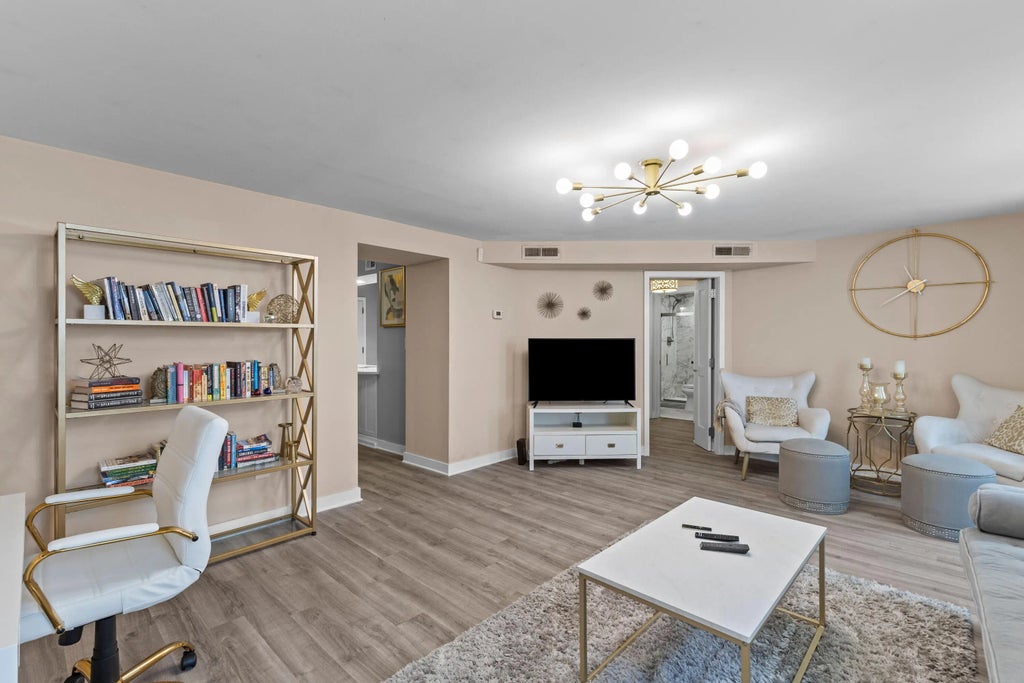 55 Ashley Avenue Apt 6, Charleston