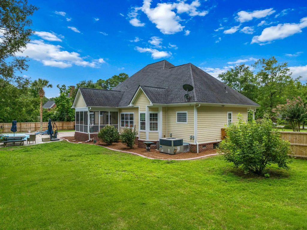 1019 Englewood Court, Summerville