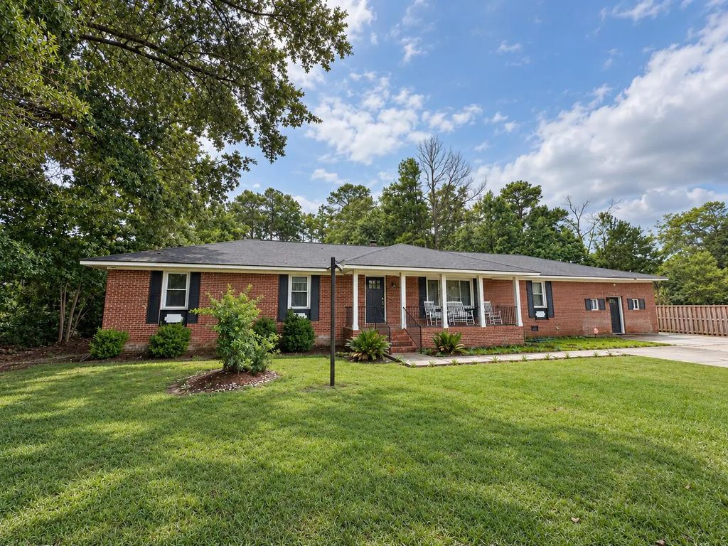1745 Central Avenue, Summerville