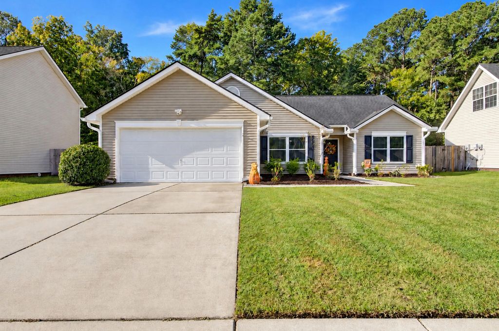 592 Hainsworth Drive, Charleston
