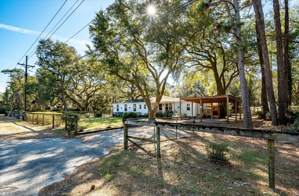 7967 Highway 162, Hollywood