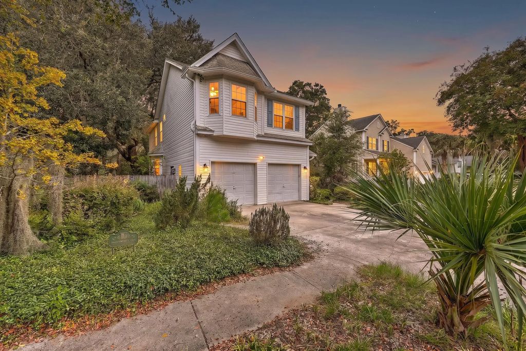 1759 Crystal Lake Drive, Charleston