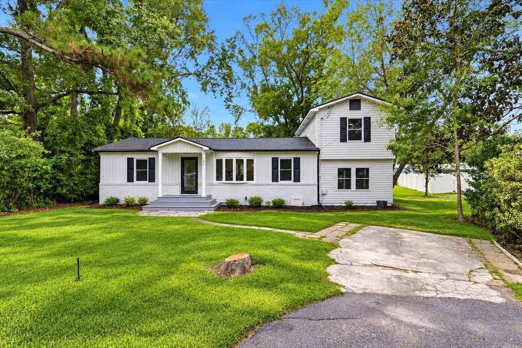 133 Stephanie, Summerville