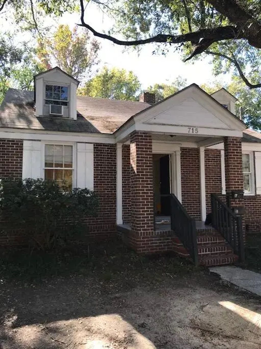 715 Savannah Highway A, Charleston