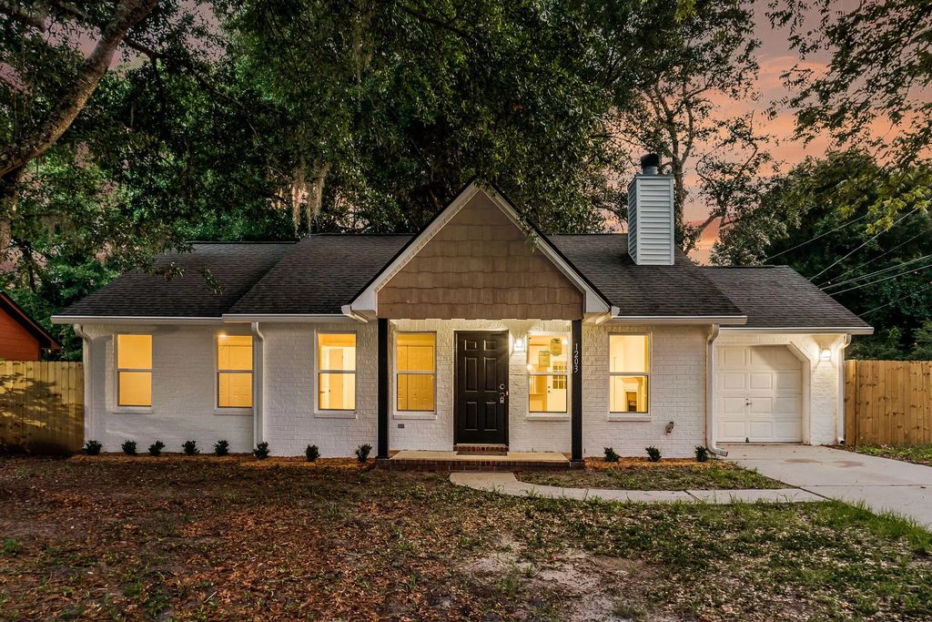 1203 Sea Aire Drive, Charleston
