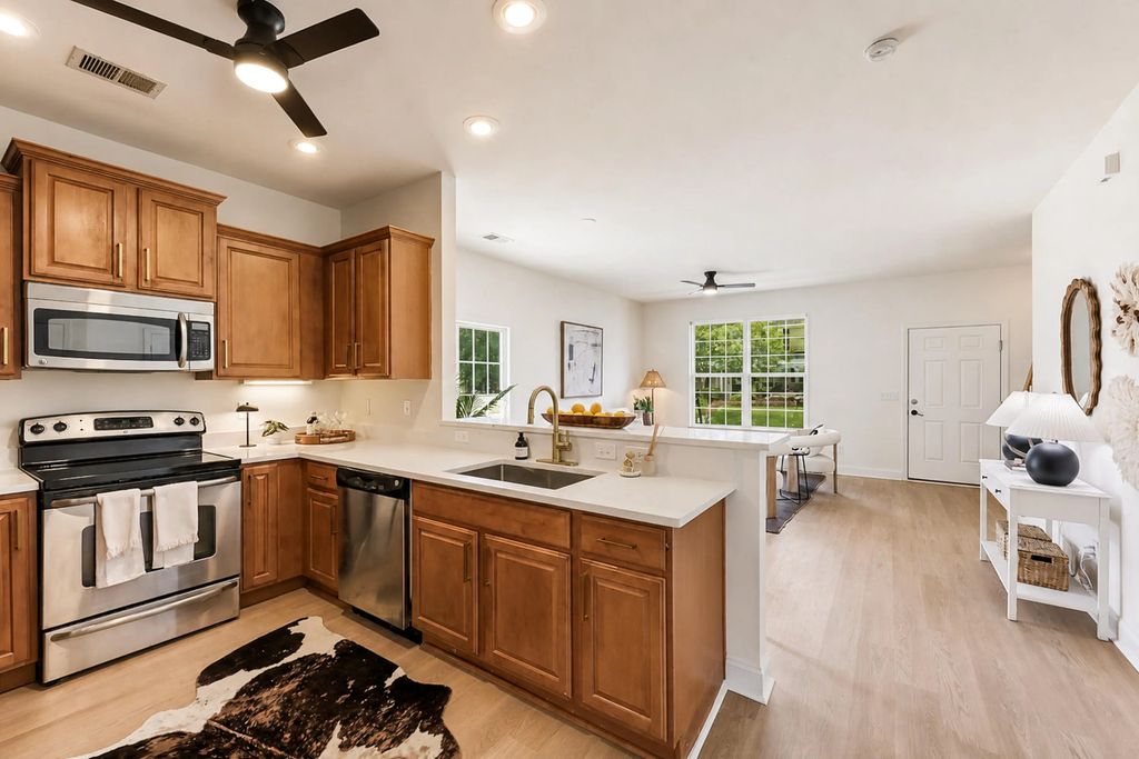 816 Hemingway Circle, Summerville
