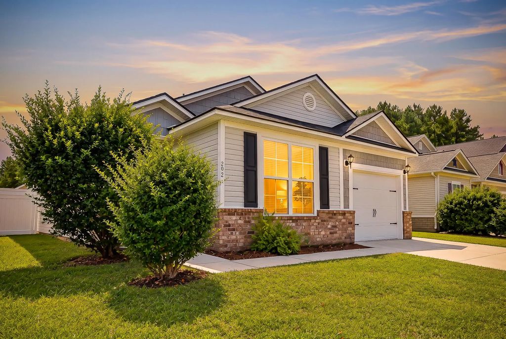 202 Summer View Road, Summerville