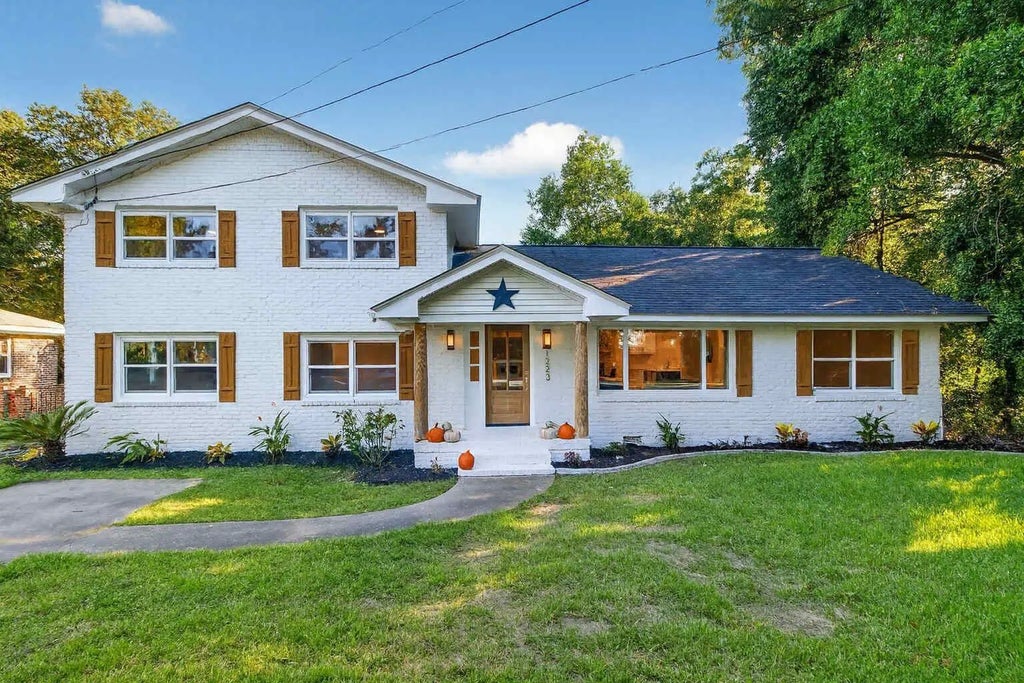 1223 Charlestowne Drive, Charleston