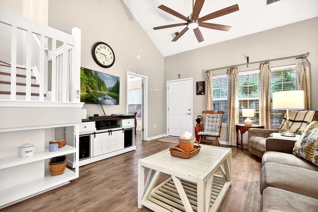 300 Yellow Hawthorn Circle, Summerville
