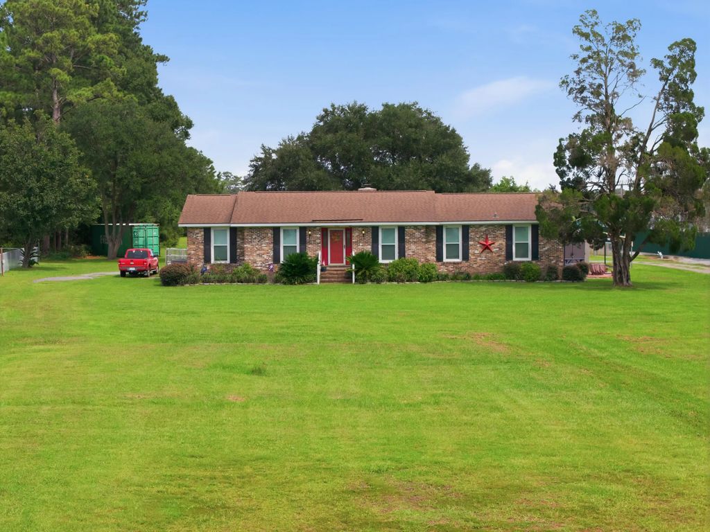 1922 S Live Oak Drive, Moncks Corner