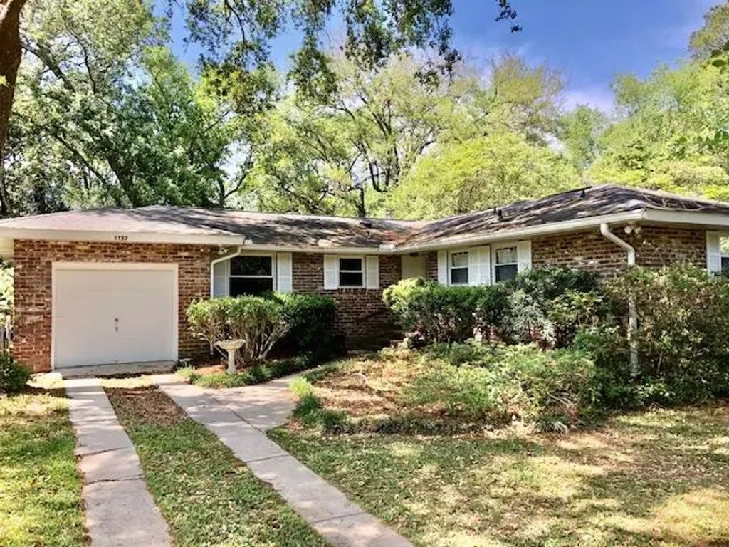 1737 Somerset Circle, Charleston