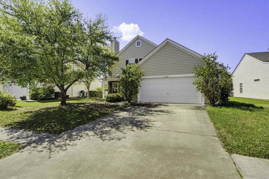 2225 Blakers Boulevard, Bluffton
