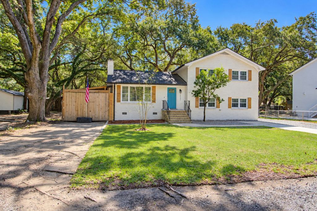 2447 Marina Road, Wadmalaw Island
