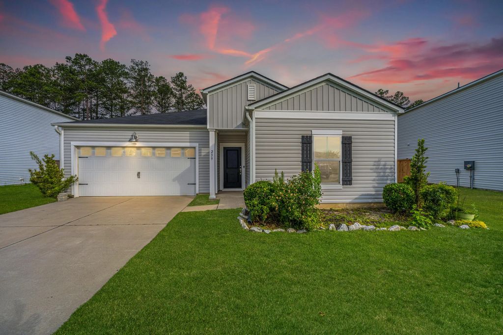 259 Firewheel Court, Summerville