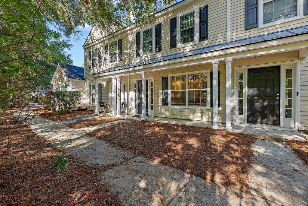 1015 Island View Court, Charleston