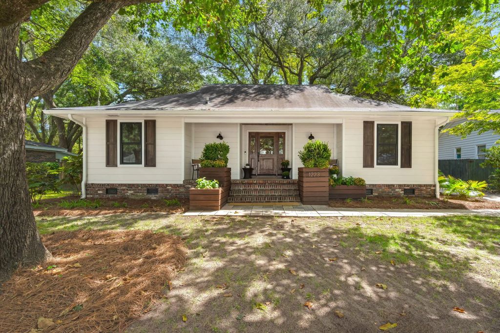 1223 Wappetaw Place, Mount Pleasant