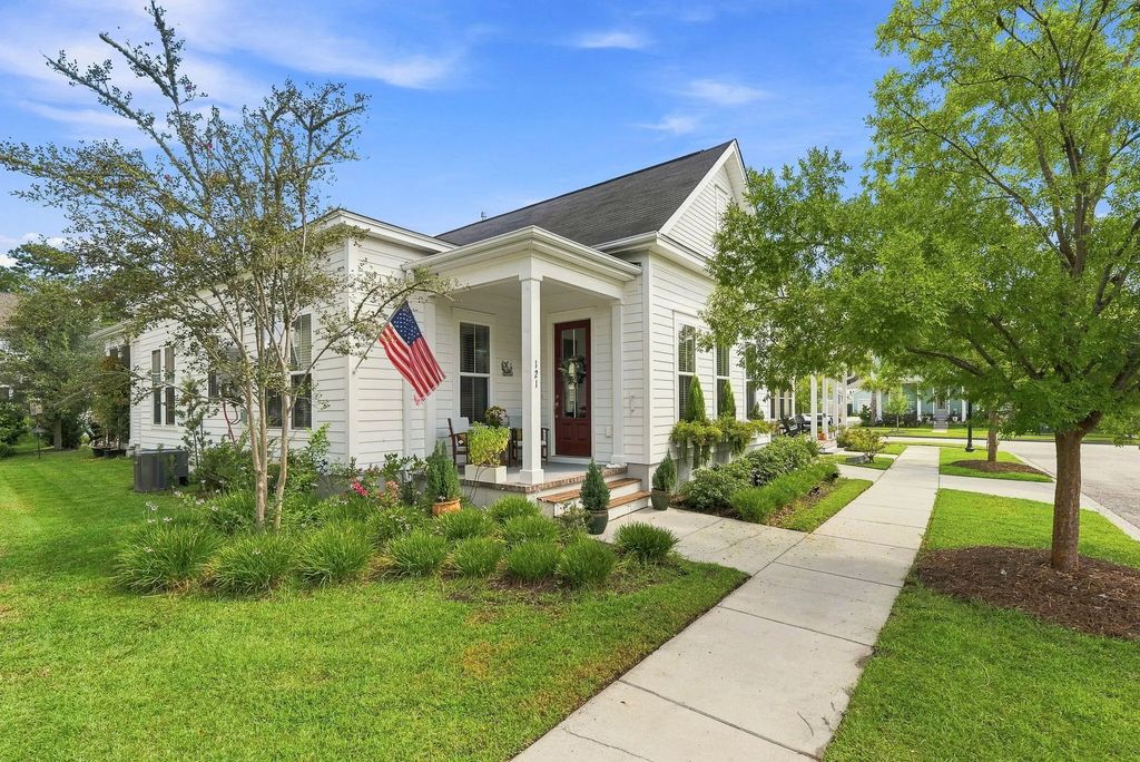 121 Sugarberry Way, Summerville