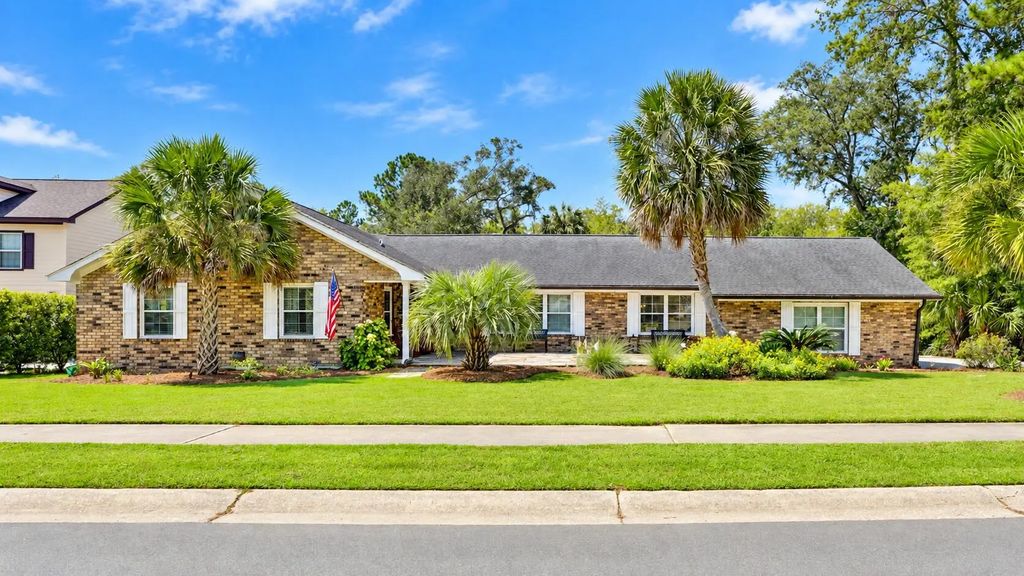 2204 Forest Lakes Boulevard, Charleston