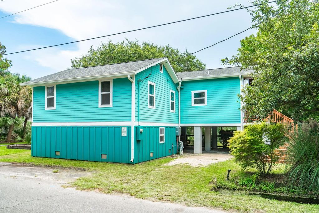 213 E Cooper Avenue, Folly Beach
