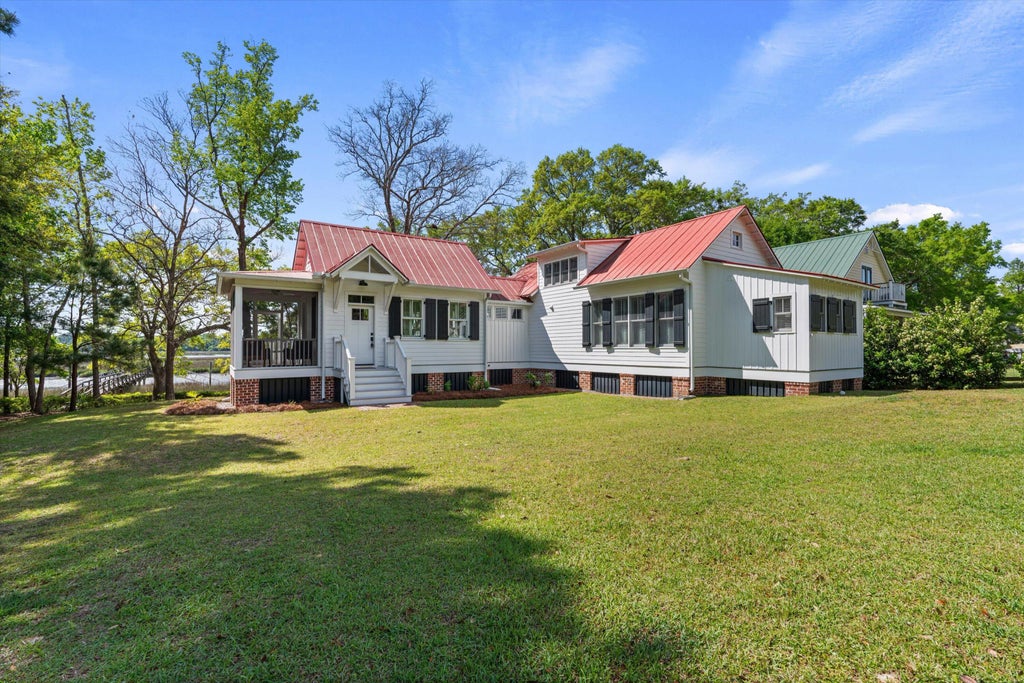 206 Marsh Pointe Drive, Sheldon