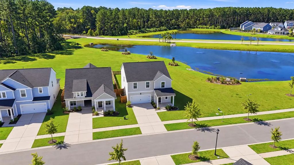 267 Woodland Oak Way, Summerville