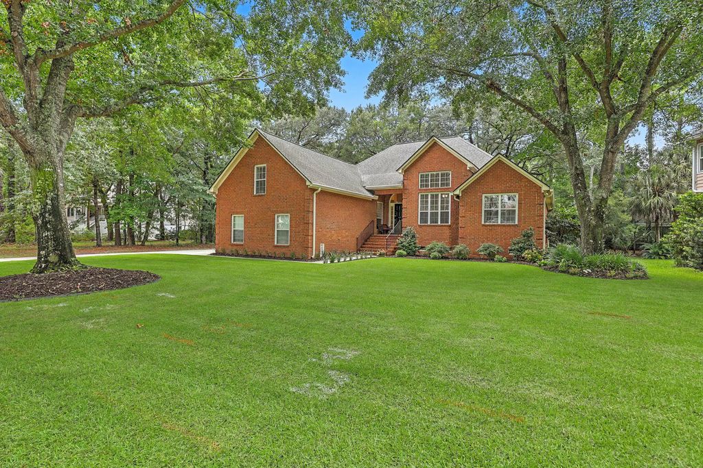 667 Fisherman's Bend, Mount Pleasant