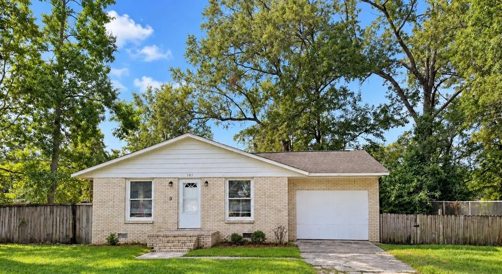 385 Price Street, Goose Creek