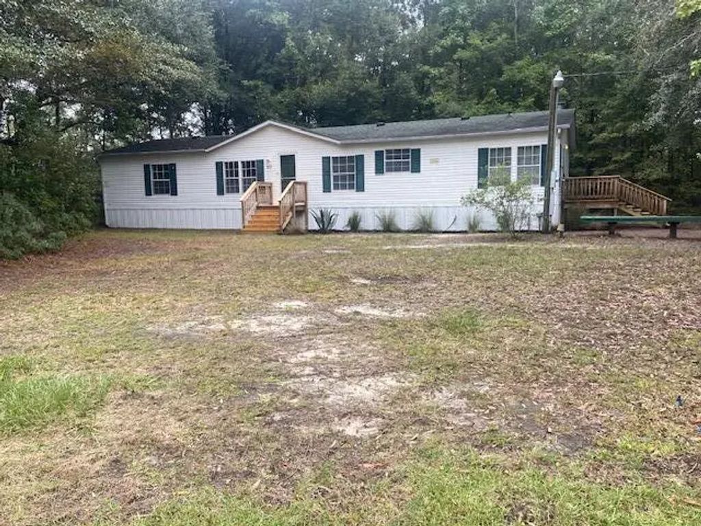 213 Knotty Pine Drive, Summerville