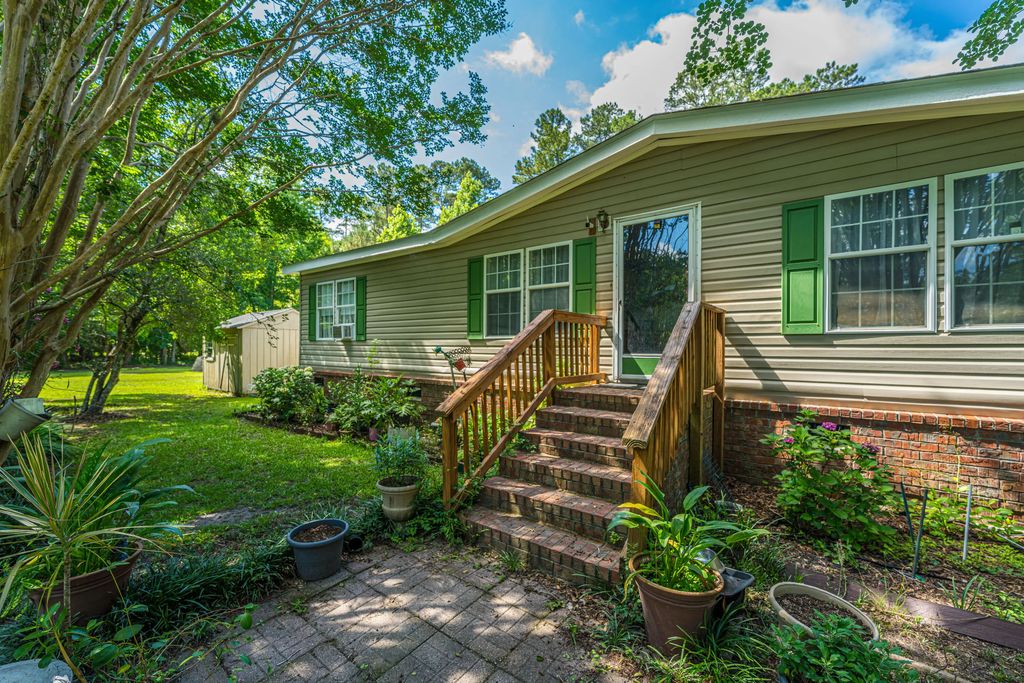 253 Winter Drive, Cottageville