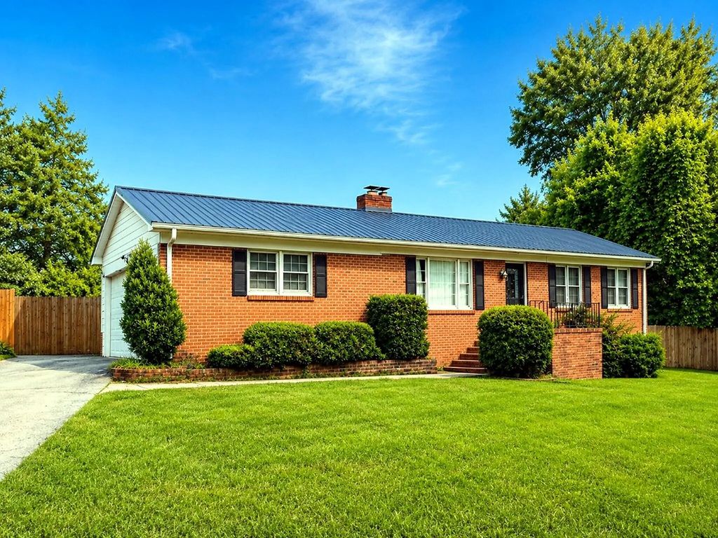 463 Black Snake Road, Easley