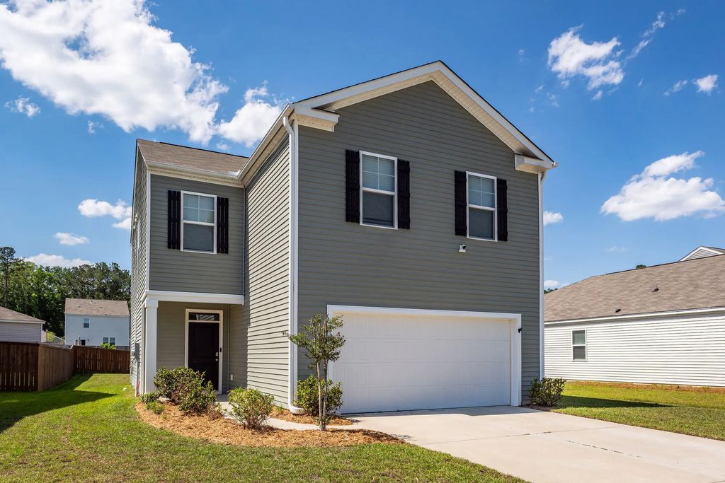 179 Cloverleaf Street, Summerville