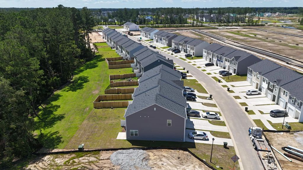 121 Cotton Leaf Boulevard 70, Summerville