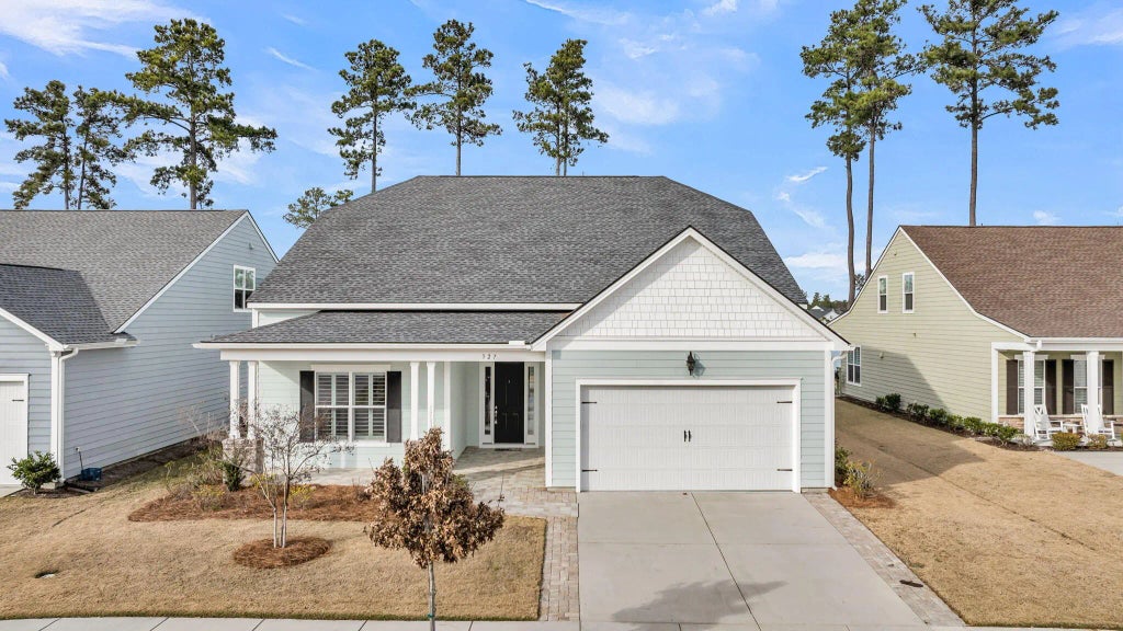 327 Tupelo Lake Drive, Summerville