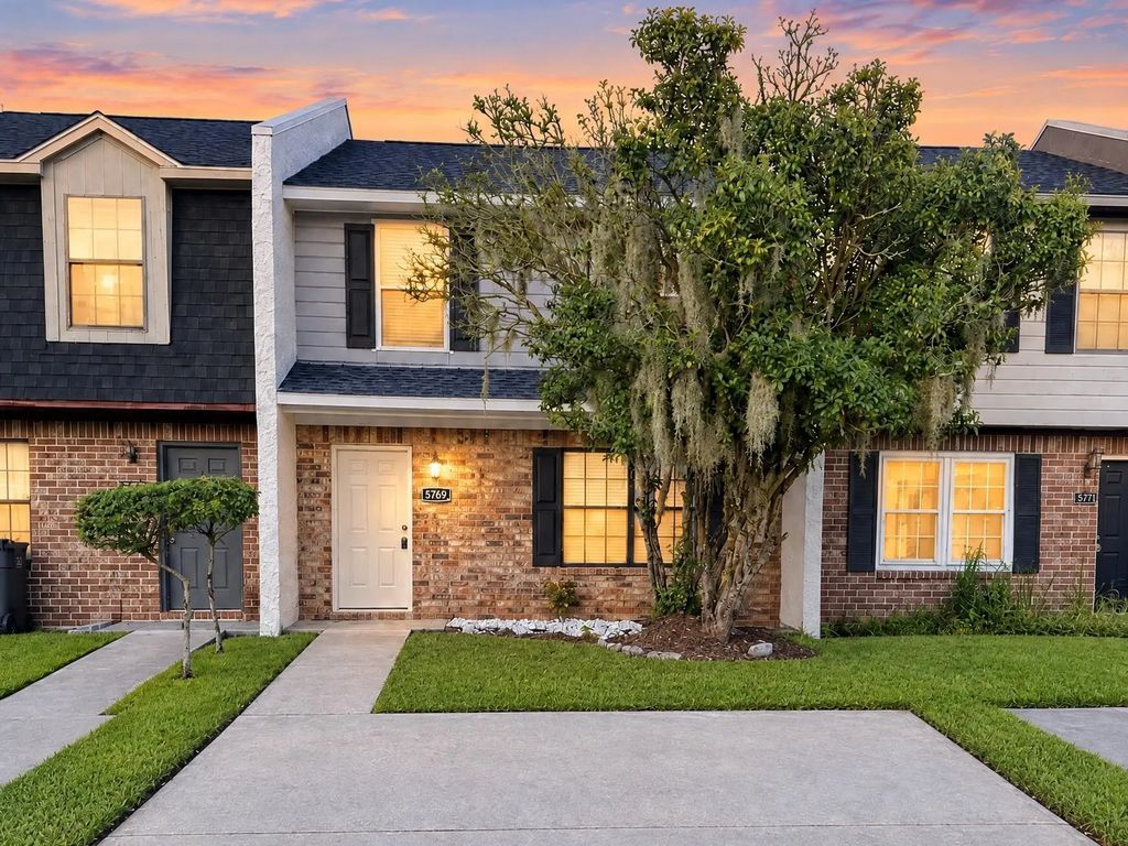 5769 Dewsbury Lane, North Charleston