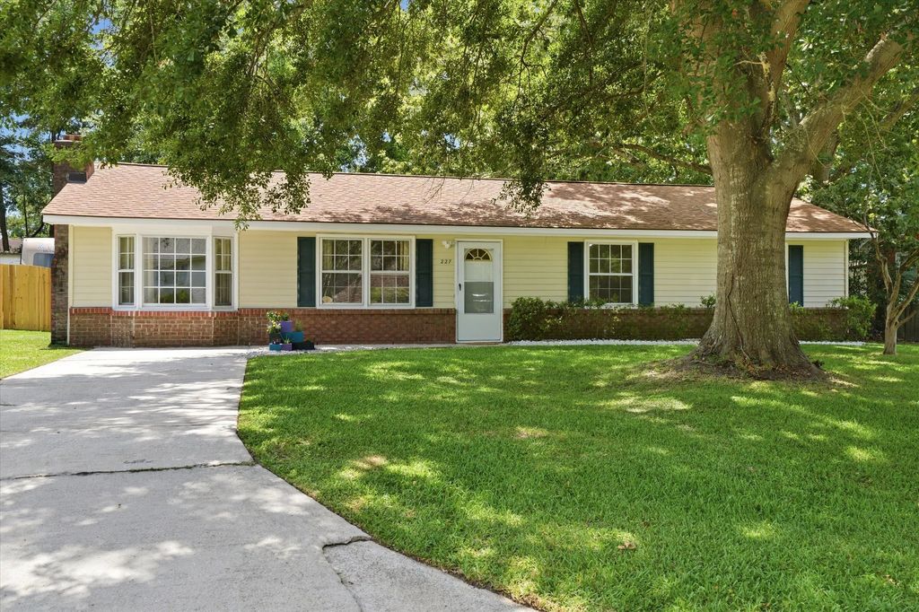 227 Farm Road, Goose Creek